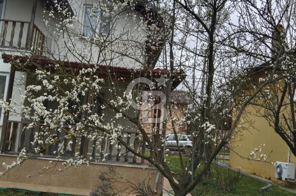 Kaz Daglarinda Havuzlu Sitede Satilik Dubleks Villa