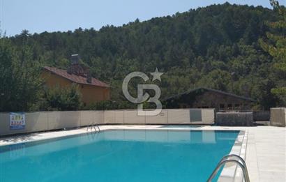 Kaz Daglarinda Havuzlu Sitede Satilik Dubleks Villa