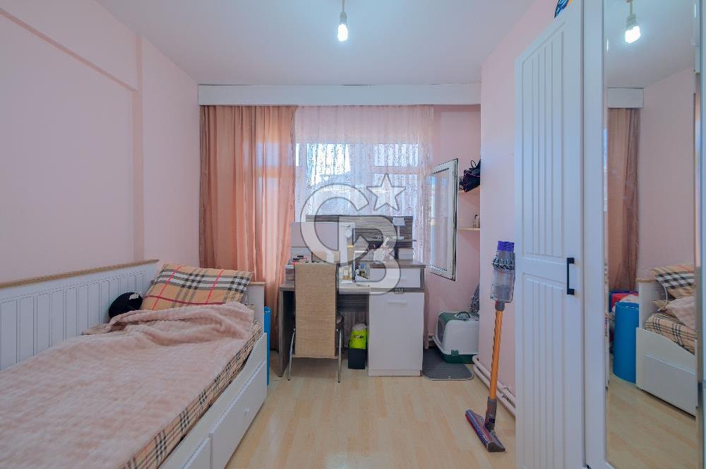 Ortaköy Merkezde Geniş, Aydınlık ve En Üst Kat 3+1 Satılık Daire