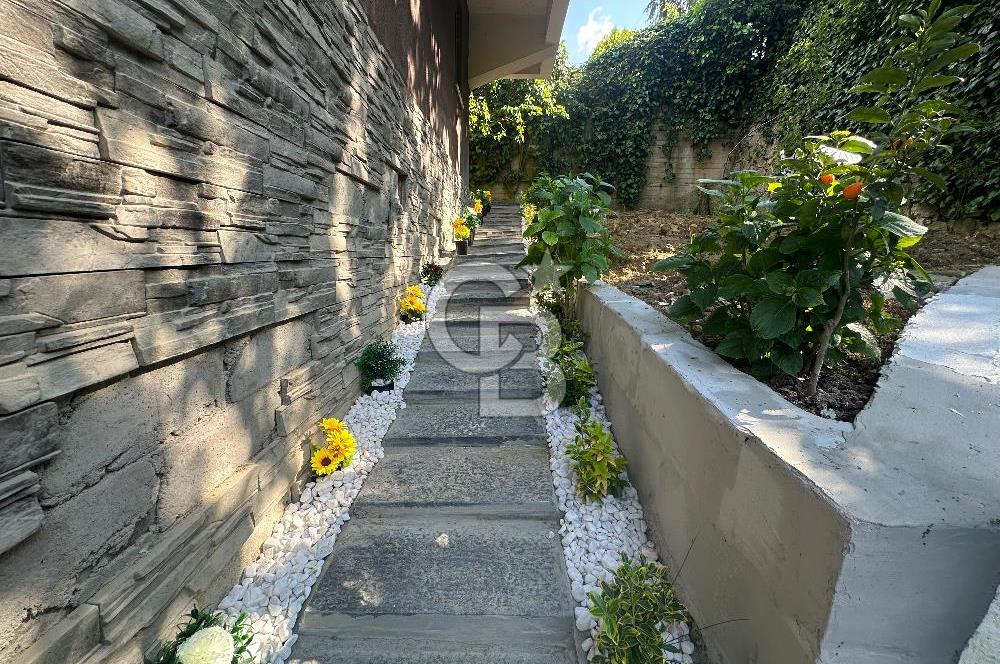 SAPANCA ÜNLÜCE TRİPLEKS VİLLA