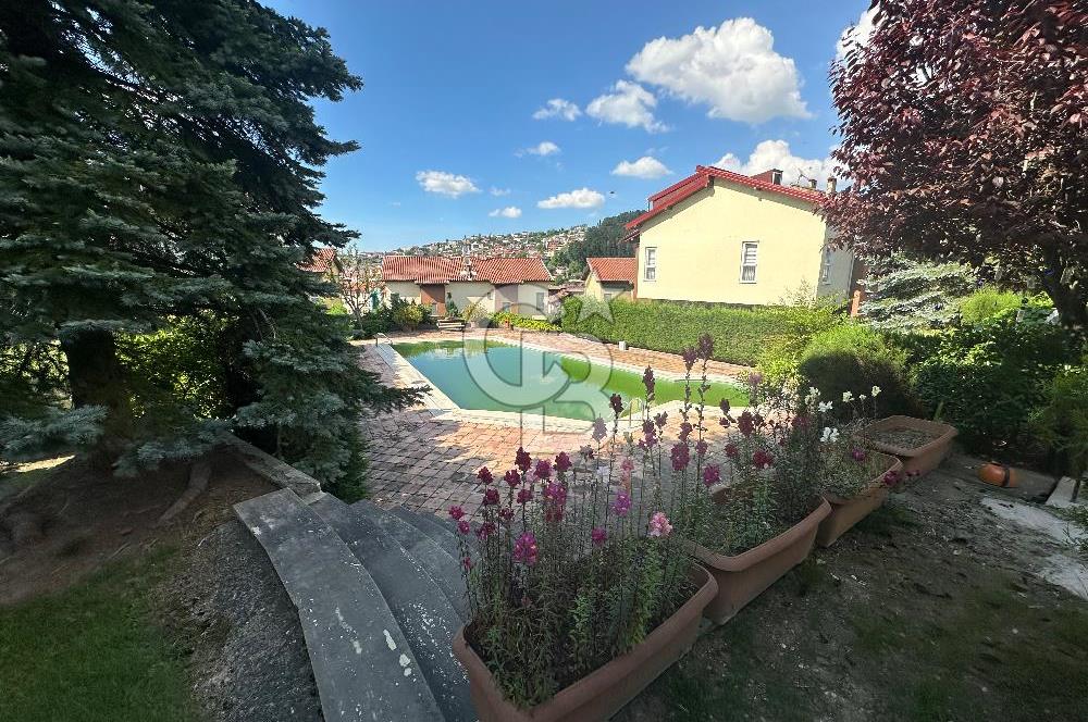 SAPANCA ÜNLÜCE TRİPLEKS VİLLA