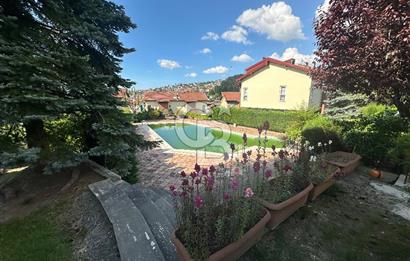 SAPANCA ÜNLÜCE TRİPLEKS VİLLA