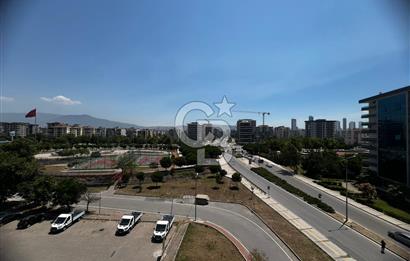 Bayraklı Osman Gazi Mahallesinde Kiralık 3+1 Geniş Daire
