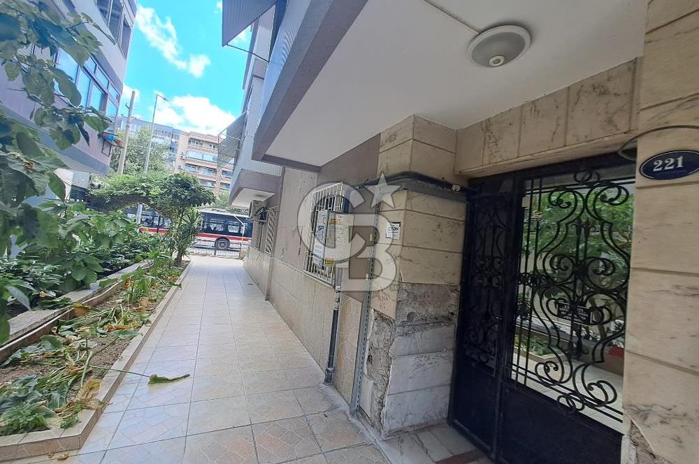 Bostanlı'da Satılık 3+1 Kombili Masrafsız Daire