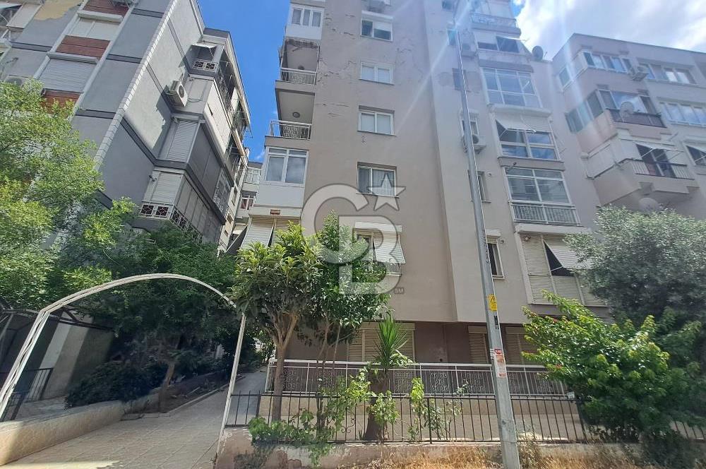 Bostanlı'da Satılık 3+1 Kombili Masrafsız Daire
