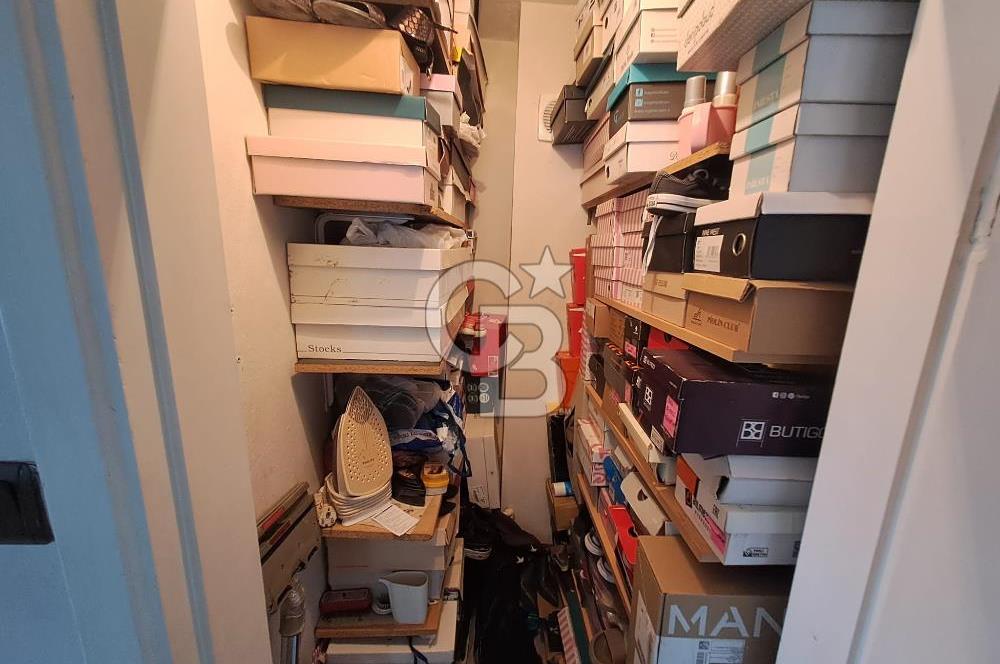 Bostanlı'da Satılık 3+1 Kombili Masrafsız Daire