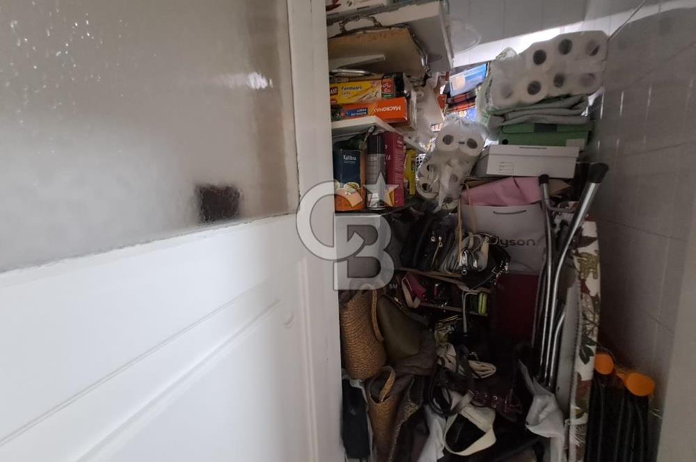 Bostanlı'da Satılık 3+1 Kombili Masrafsız Daire