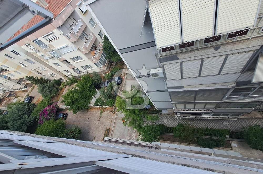 Bostanlı'da Satılık 3+1 Kombili Masrafsız Daire