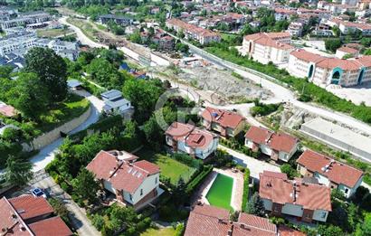 SAPANCA ÜNLÜCE TRİPLEKS VİLLA