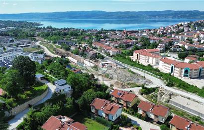SAPANCA ÜNLÜCE TRİPLEKS VİLLA