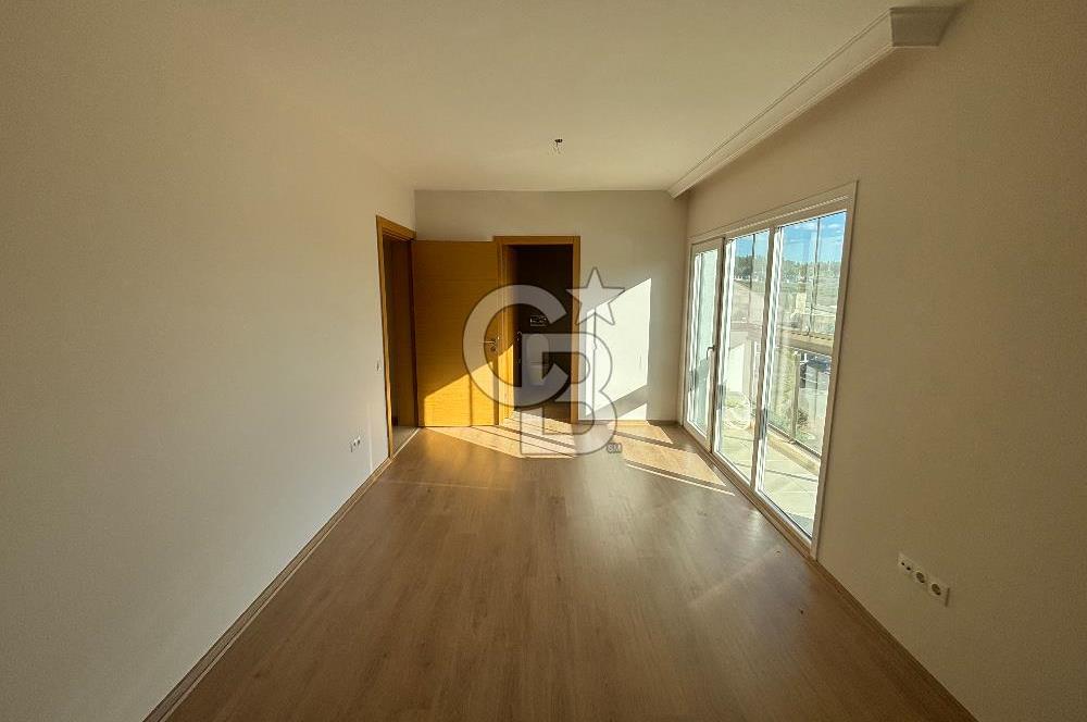 Oyak Buca 2.Etap'ta 3 Cepheli Bahçe Kullanımlı Satılık 3+1 Daire