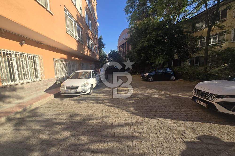 KAVAKLIDERE BÜKLÜM SOKAK'TA OTOPARKLI YENİLENMİŞ SATILIK 3+1