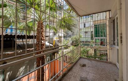 KARŞIYAKA ÇARŞI YÜRÜME MESAFESİNDE 3+1 KİRALIK DAİRE