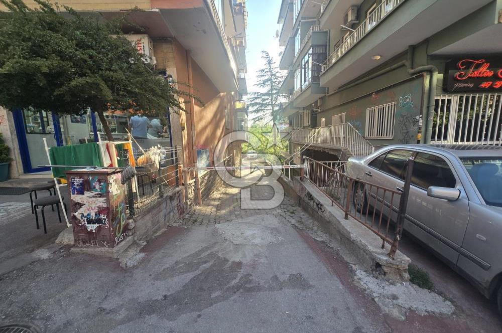 KAVAKLIDERE BÜKLÜM SOKAK'TA OTOPARKLI YENİLENMİŞ SATILIK 3+1