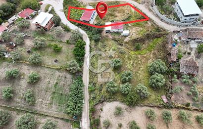MANİSA KEPENEKLİ’ DE İÇİNDE HAZIR PREFABRİK BULUNAN  951M² ARSA