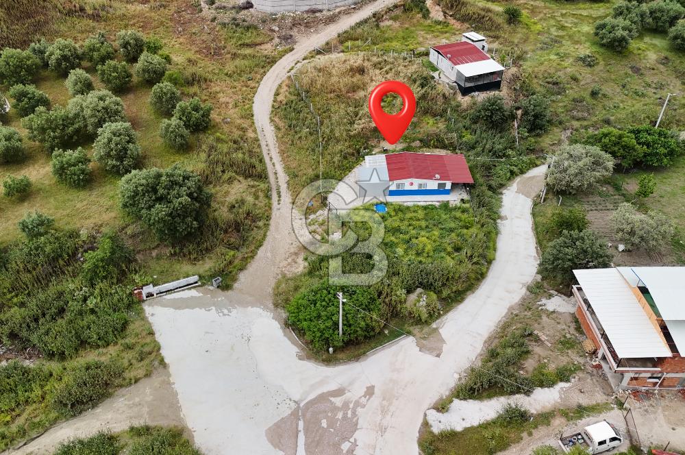 MANİSA KEPENEKLİ’ DE İÇİNDE HAZIR PREFABRİK BULUNAN  951M² ARSA