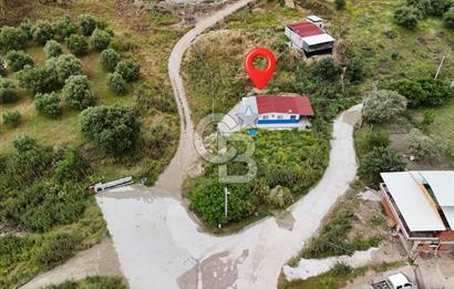 MANİSA KEPENEKLİ’ DE İÇİNDE HAZIR PREFABRİK BULUNAN  951M² ARSA