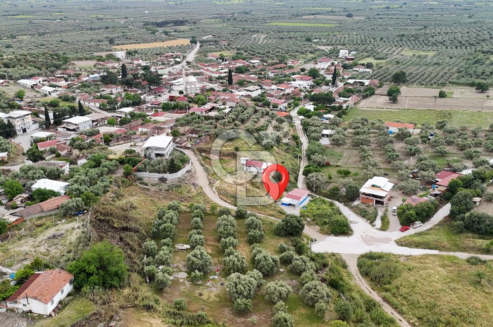 MANİSA KEPENEKLİ’ DE İÇİNDE HAZIR PREFABRİK BULUNAN  951M² ARSA