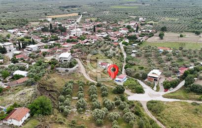 MANİSA KEPENEKLİ’ DE İÇİNDE HAZIR PREFABRİK BULUNAN  951M² ARSA