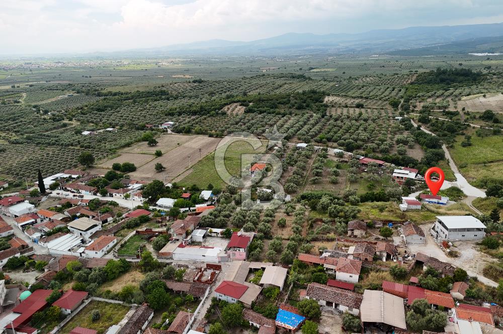 MANİSA KEPENEKLİ’ DE İÇİNDE HAZIR PREFABRİK BULUNAN  951M² ARSA