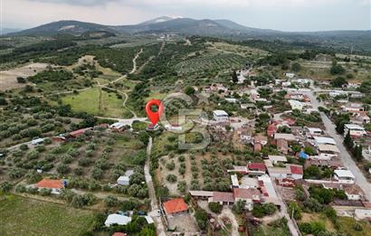 MANİSA KEPENEKLİ’ DE İÇİNDE HAZIR PREFABRİK BULUNAN  951M² ARSA