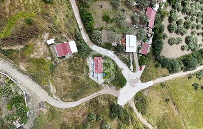 MANİSA KEPENEKLİ’ DE İÇİNDE HAZIR PREFABRİK BULUNAN  951M² ARSA