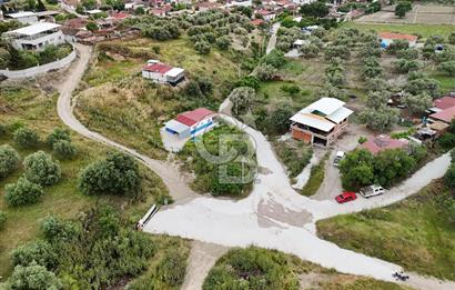 MANİSA KEPENEKLİ’ DE İÇİNDE HAZIR PREFABRİK BULUNAN  951M² ARSA