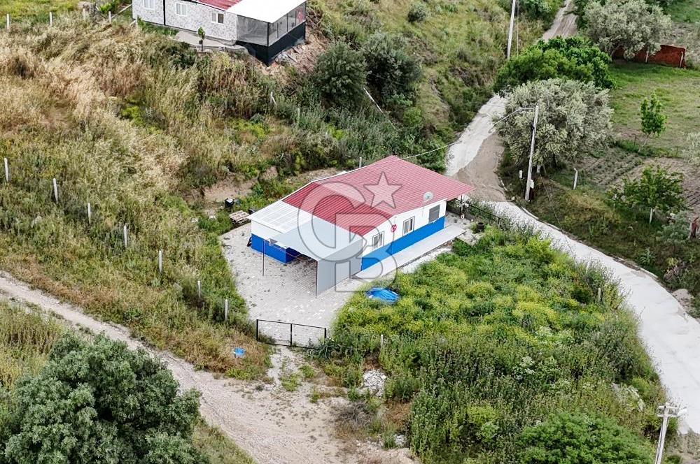MANİSA KEPENEKLİ’ DE İÇİNDE HAZIR PREFABRİK BULUNAN  951M² ARSA