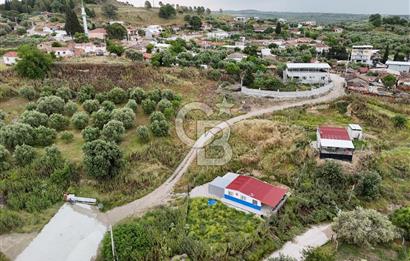 MANİSA KEPENEKLİ’ DE İÇİNDE HAZIR PREFABRİK BULUNAN  951M² ARSA