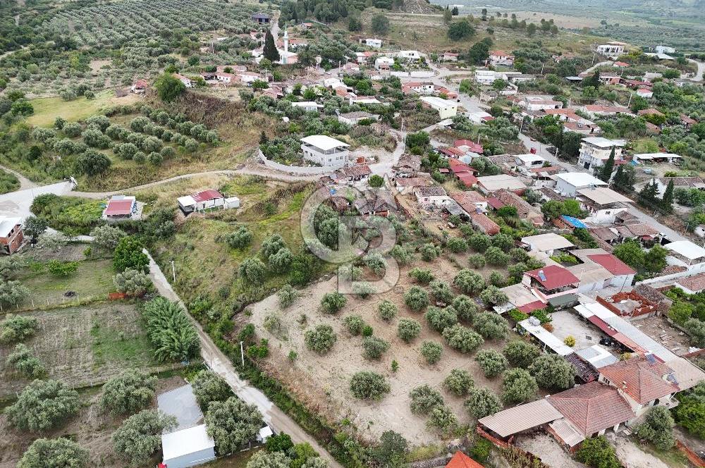 MANİSA KEPENEKLİ’ DE İÇİNDE HAZIR PREFABRİK BULUNAN  951M² ARSA