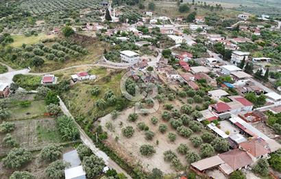 MANİSA KEPENEKLİ’ DE İÇİNDE HAZIR PREFABRİK BULUNAN  951M² ARSA