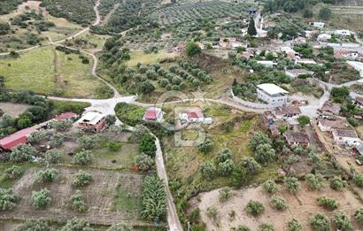 MANİSA KEPENEKLİ’ DE İÇİNDE HAZIR PREFABRİK BULUNAN  951M² ARSA