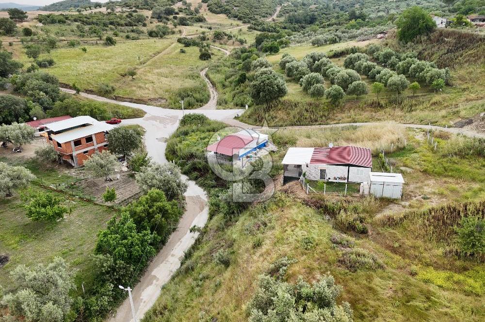 MANİSA KEPENEKLİ’ DE İÇİNDE HAZIR PREFABRİK BULUNAN  951M² ARSA