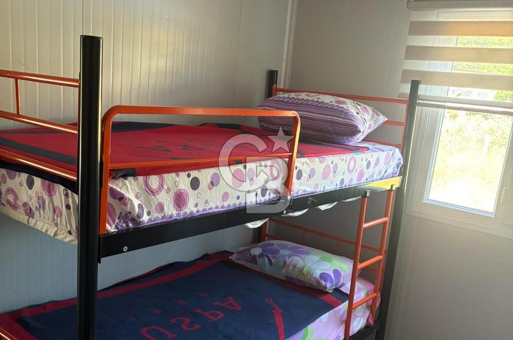 MANİSA KEPENEKLİ’ DE İÇİNDE HAZIR PREFABRİK BULUNAN  951M² ARSA