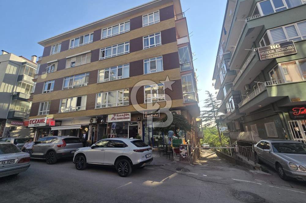 KAVAKLIDERE BÜKLÜM SOKAK'TA OTOPARKLI YENİLENMİŞ SATILIK 3+1
