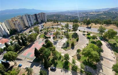 BAYRAKLI 75.YIL'DA DENİZ MANZARALI 3+1 SATILIK MODERN DAİRE