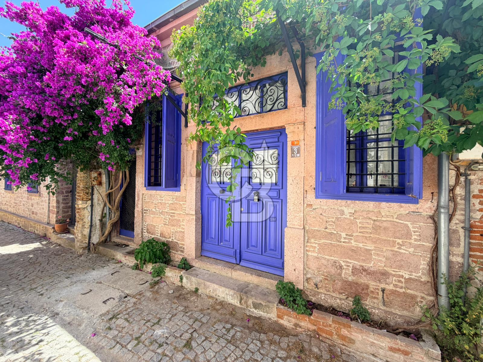 AYVALIK MERKEZ'DE MASRAFSIZ AİR BNB YAPILAN LOFT RUM EVİ