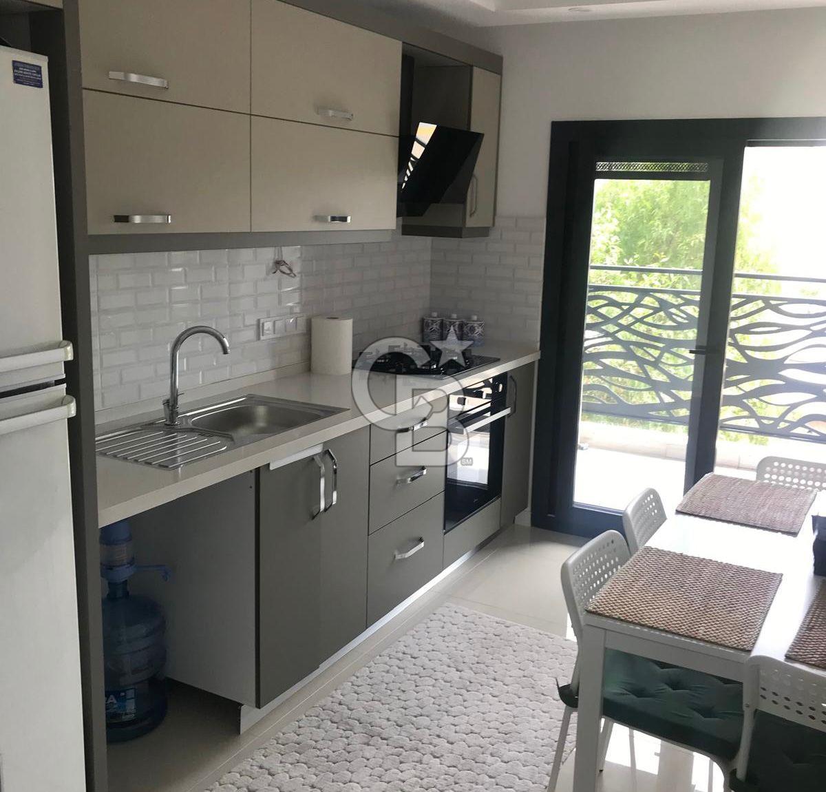 KARŞIYAKA CUMHURİYET MH'DE 2+1 SATILIK 90m2 ARAKAT DAİRE