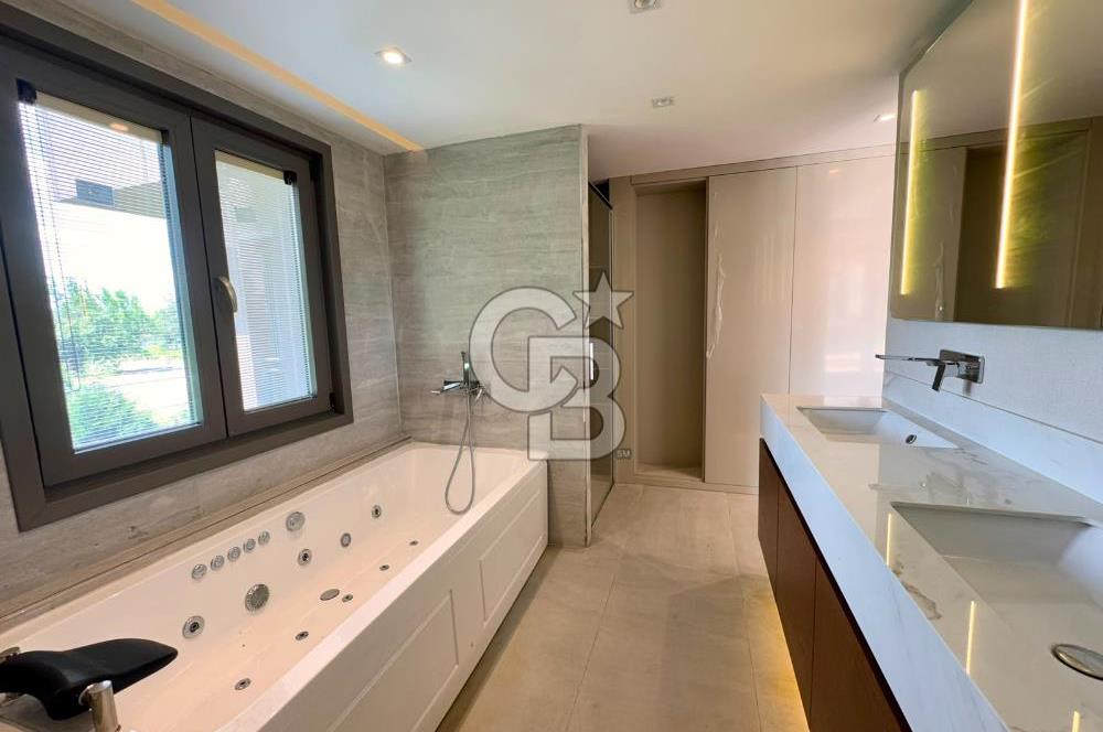 CB ENVOY | Kartepe'de Müstakil Havuzlu Site İçi 4+1 Lüks Villa