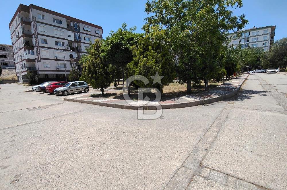 ÇİĞLİ İNÖNÜ MAHALLESİ SİTE İÇİ K.MUTFAK SATILIK 2+1 DAİRE