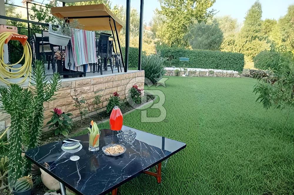 KUŞADASI DAVUTLARDA SİTE İÇERİSİNDE SATILIK TRİPLEKS VİLLA