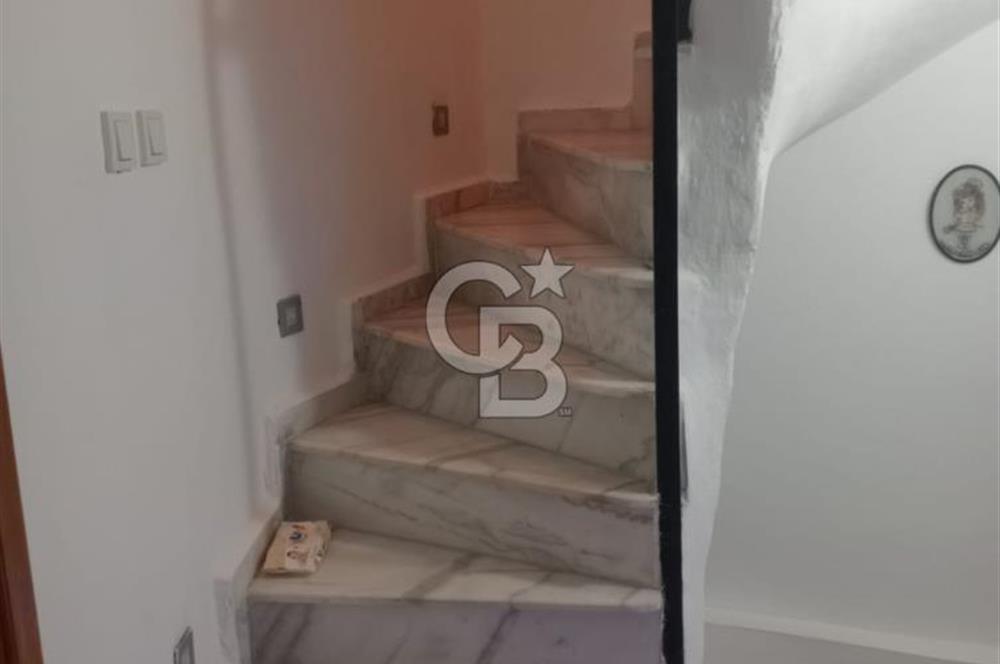KUŞADASI DAVUTLARDA SİTE İÇERİSİNDE SATILIK TRİPLEKS VİLLA