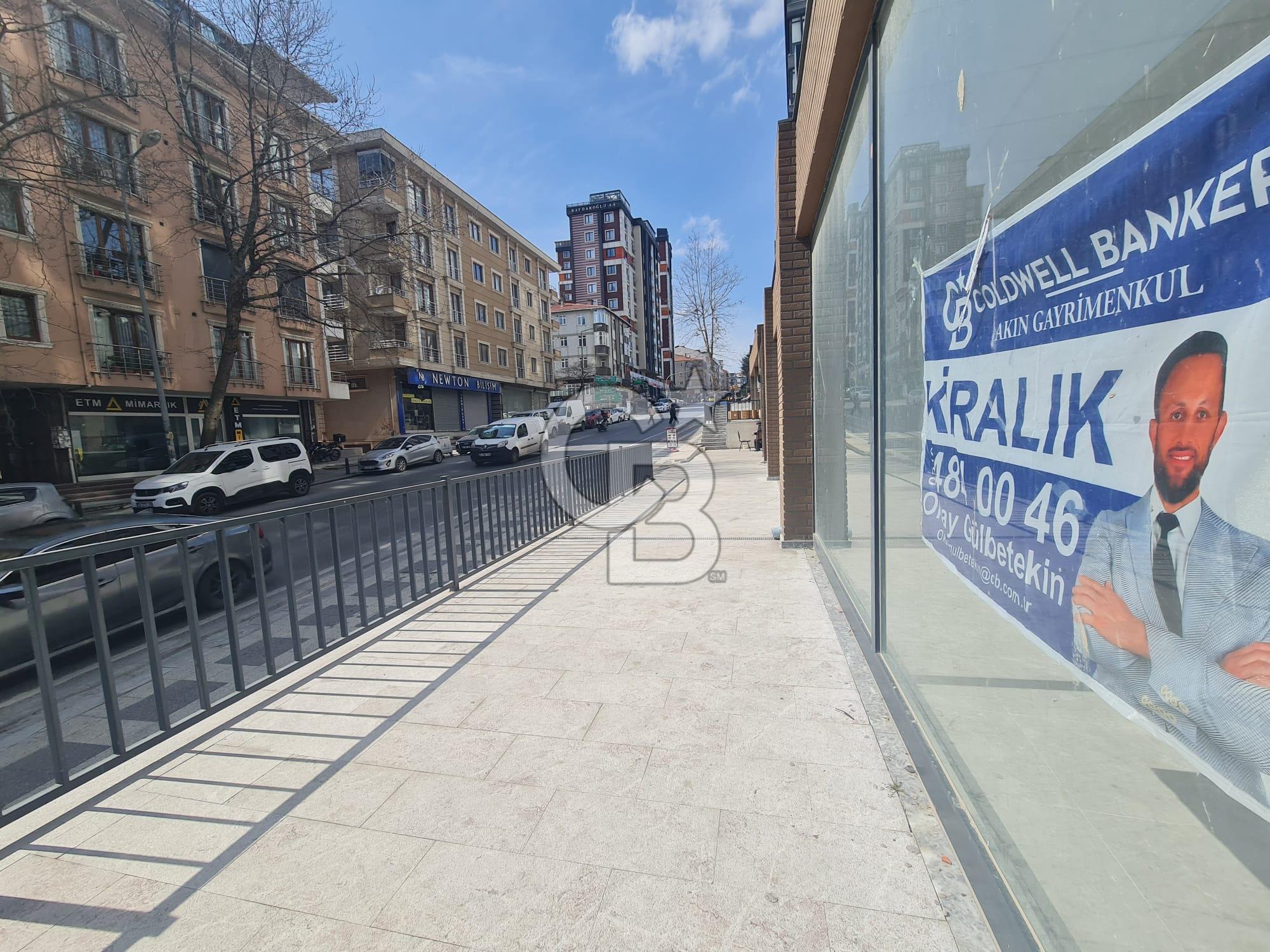 Reşitpaşa caddesi üzerinde kiralık işyeri