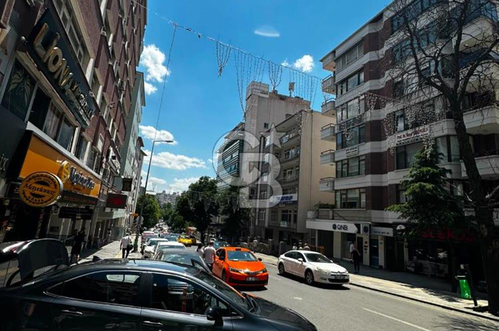 TUNALI HİLMİ'DE OFİS KULLANIMINA UYGUN 210 M2 5+1 SATILIK DAİRE