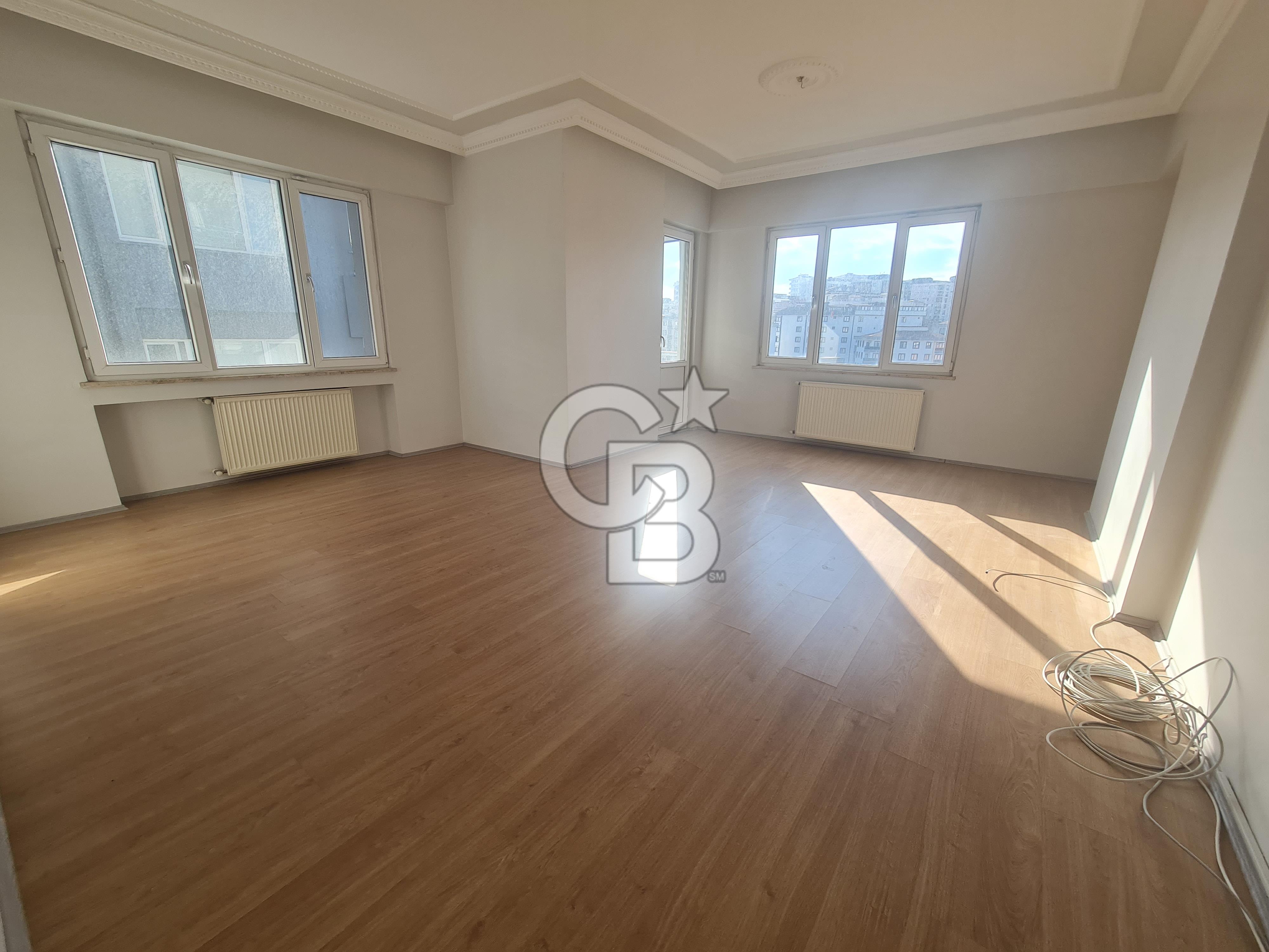 Koru evleri 7 sitesinde satılık geniş daire