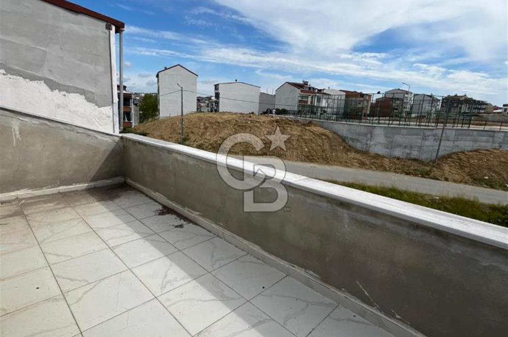 NENEHATUNDA BAHÇELİ VE OTOPARKLI SATILIK BİNA