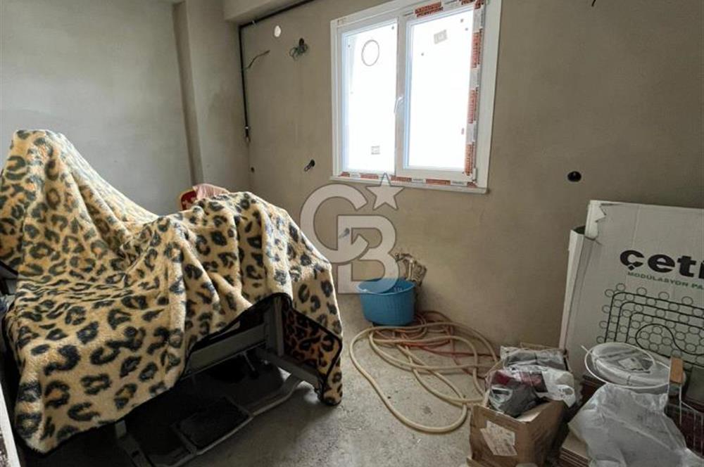 NENEHATUNDA BAHÇELİ VE OTOPARKLI SATILIK BİNA