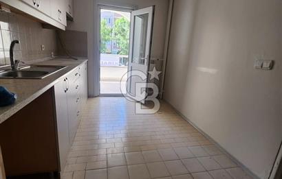 KOZYATAĞI EKE SİTESİ'NDE MERKEZİ KONUMDA  3,5+1  KİRALIK DAİRE