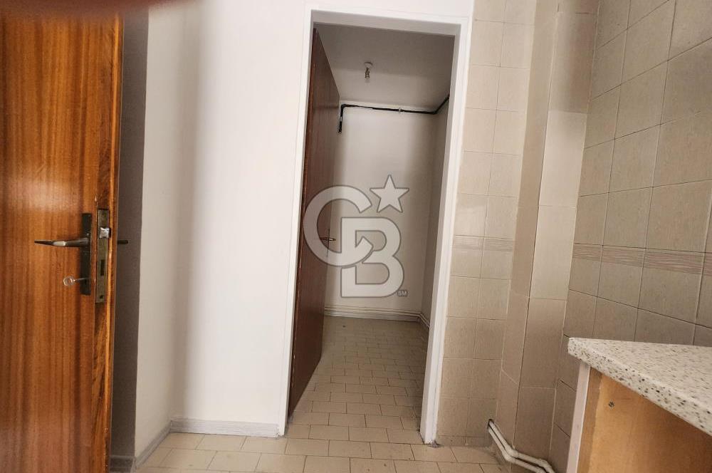 KOZYATAĞI EKE SİTESİ'NDE MERKEZİ KONUMDA  3,5+1  KİRALIK DAİRE