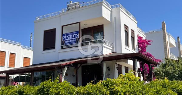 Pelitköyde Yalı Tadında Ön Sıra, Full Deniz Manzaralı 3+1 Villa - 355137